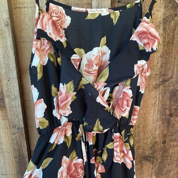 HEART & HIPS RUFFLE V-NECK FLORAL OPEN FRONT SPLIT
MAXI WRAP DRESS - Picture 6 of 8
